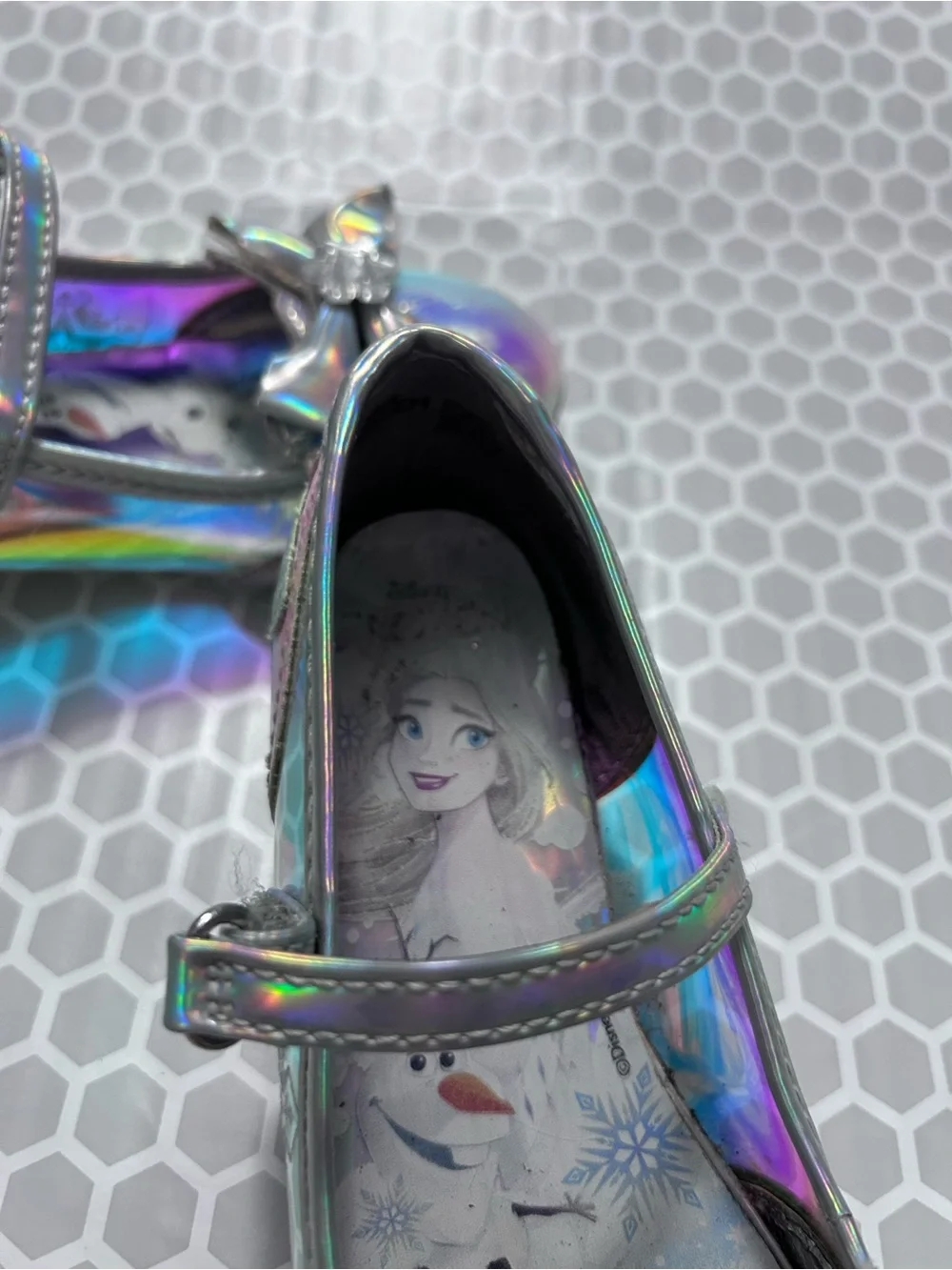 Disney Frozen Iridescent Metallic Mary Jane Dress Shoes with Bow. Size 11